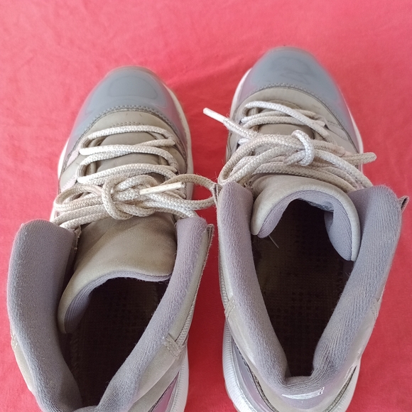 Cool Grey' Air Jordan 11  Size 5Y - Picture 4 of 10